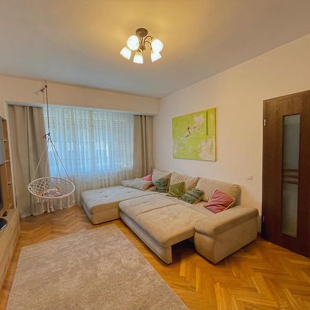 Relax Old Town Apartment 오라데아 외부 사진